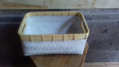Medium white thong basket size 27cm x 41cm x 21cm height